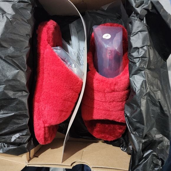 UGG Red Fluffy Sandals, Never Worn - Picture 4 of 12